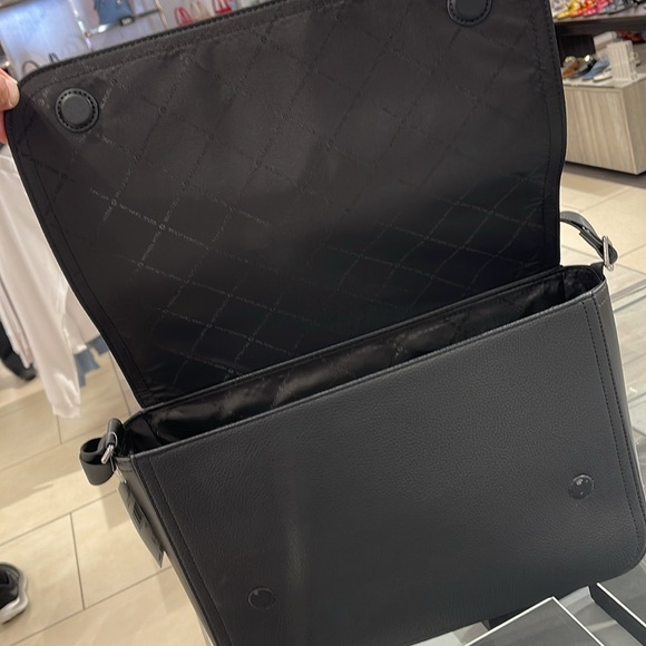 MICHAEL KORS
Cooper Messenger Bag
Black
 NWT - Picture 10 of 16